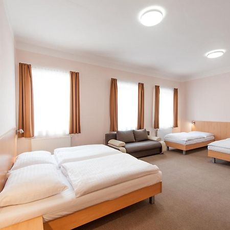 Hotel V Centru チェスケー・ブジェヨヴィツェ エクステリア 写真