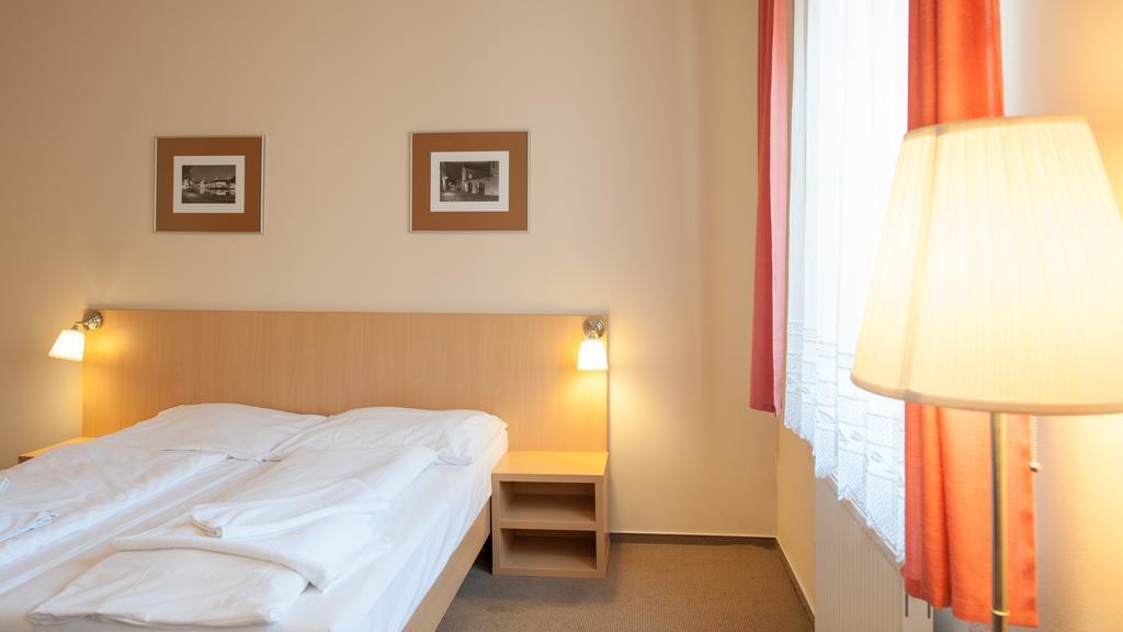 Hotel V Centru チェスケー・ブジェヨヴィツェ 部屋 写真