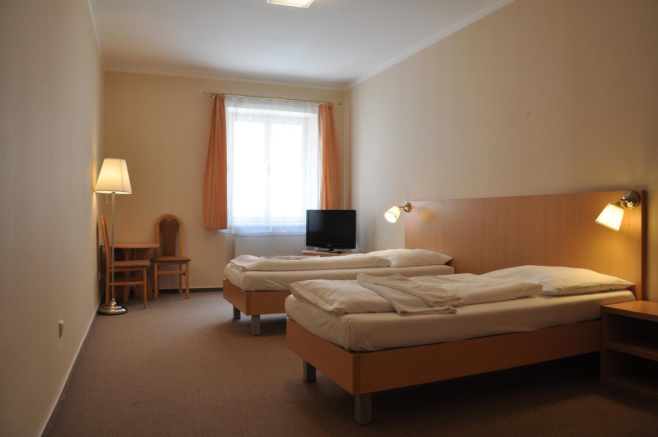 Hotel V Centru チェスケー・ブジェヨヴィツェ エクステリア 写真