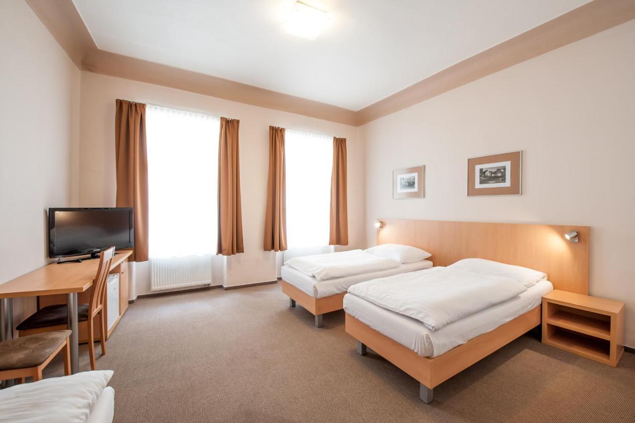 Hotel V Centru チェスケー・ブジェヨヴィツェ エクステリア 写真